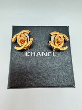 CHANEL Vintage 24k Gold-Plated 1995 Turnlock CC Clip Earrings